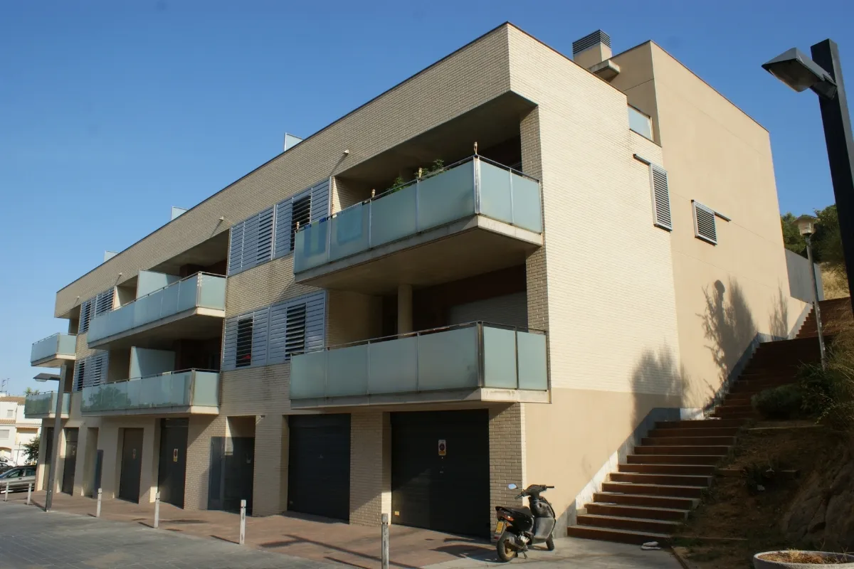 Edifici 12 habitatges a Palamos Edifici 12 habitatges a Palamós, estudi Prat & Simó