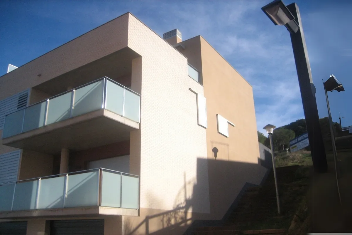 Edifici 12 habitatges a Palamos Edifici 12 habitatges a Palamós, estudi Prat & Simó