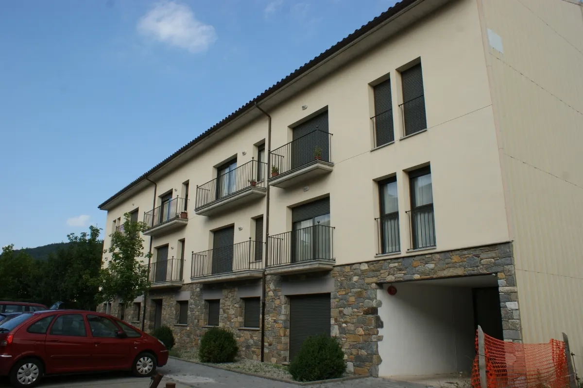 Edifici 15 habitatges Sant Pau de Segúries Edifici 15 habitatges Sant Pau de Segúries, estudi Prat & Simó