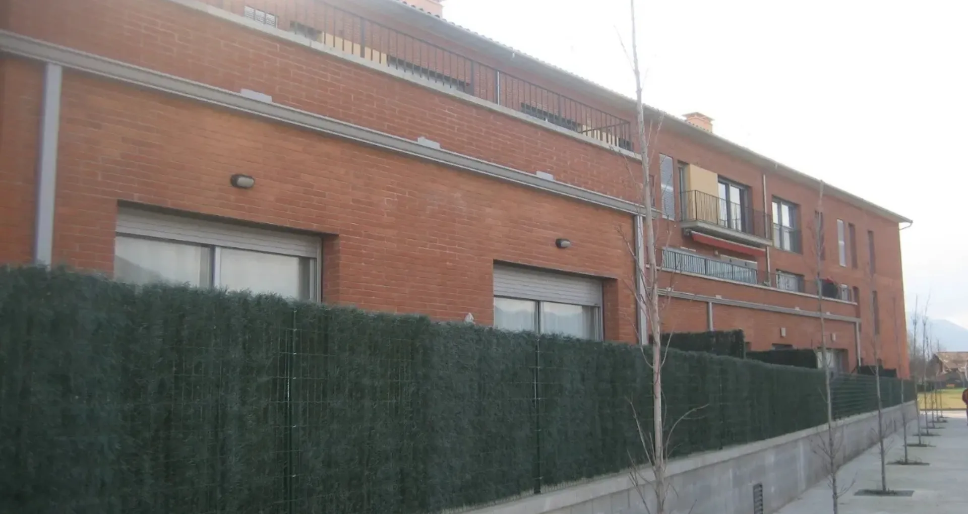 Edifici 18 habitatges Sant Joan de les Fonts Edifici 18 habitatges Sant Joan de les Fonts, estudi Prat & Simó