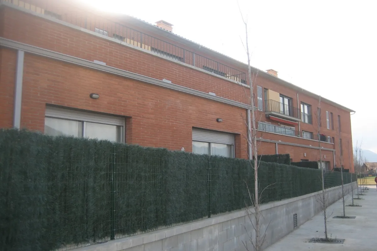 Edifici 18 habitatges Sant Joan de les Fonts Edifici 18 habitatges Sant Joan de les Fonts, estudi Prat & Simó