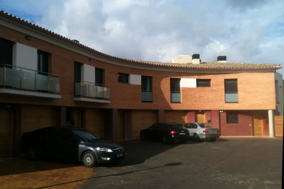 Edifici 6 cases a Canet Edifici 6 cases a Canet, estudi Prat & Simó