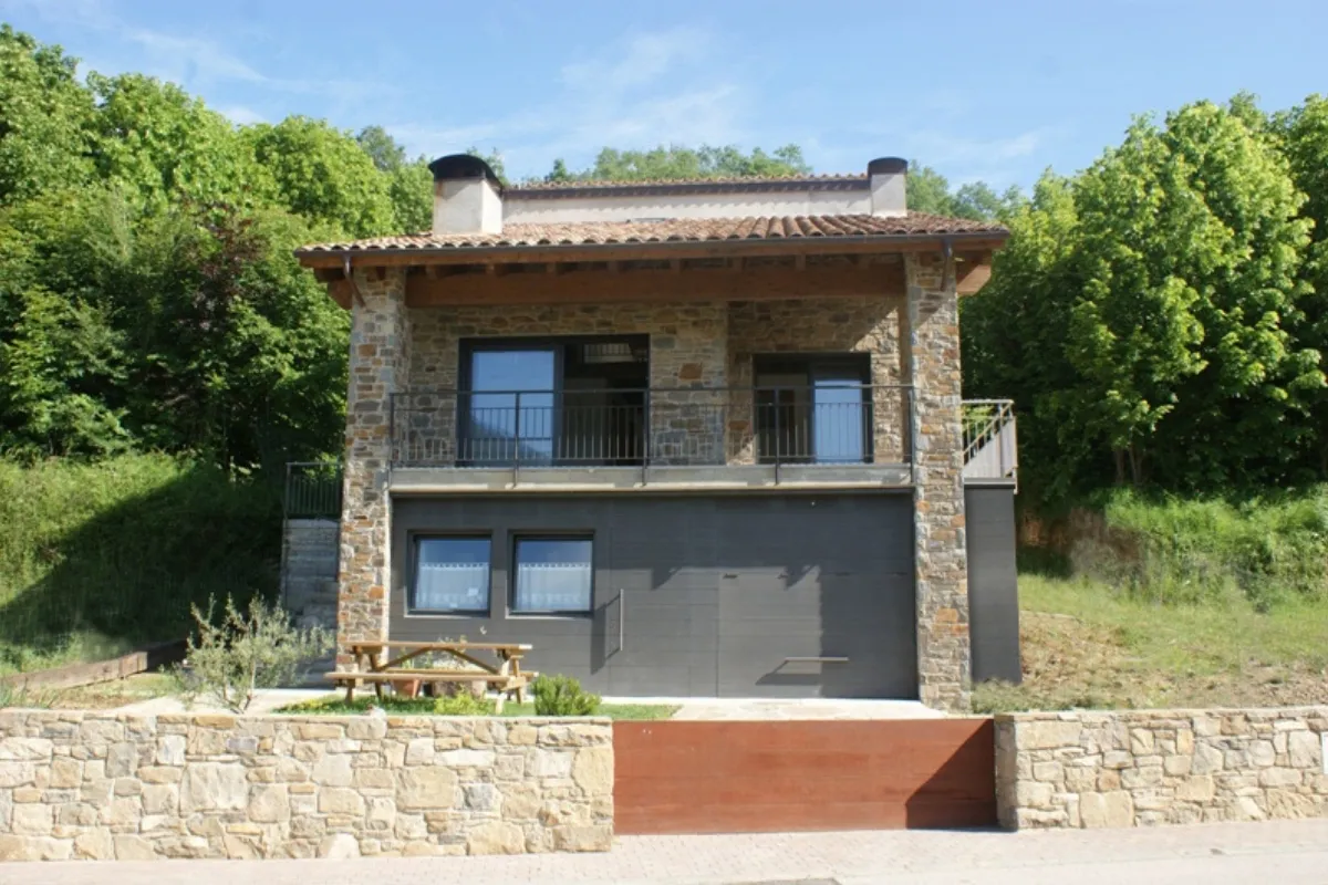 Casa unifamiliar a Vallfogona del Ripolles Casa unifamiliar a Vallfogona del Ripollès, estudi Prat & Simó