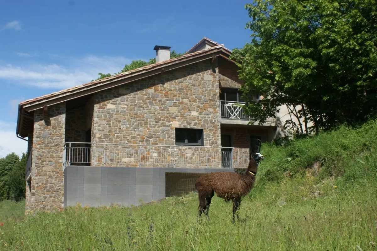 Casa unifamiliar a Vallfogona del Ripolles Casa unifamiliar a Vallfogona del Ripollès, estudi Prat & Simó