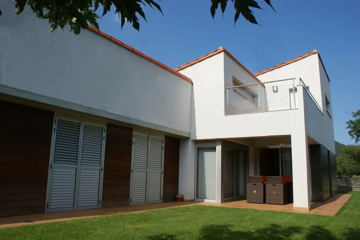 Habitatge unifamiliar Sant Joan de les Fonts Habitatge unifamiliar Sant Joan de les Fonts, estudi Prat & Simó