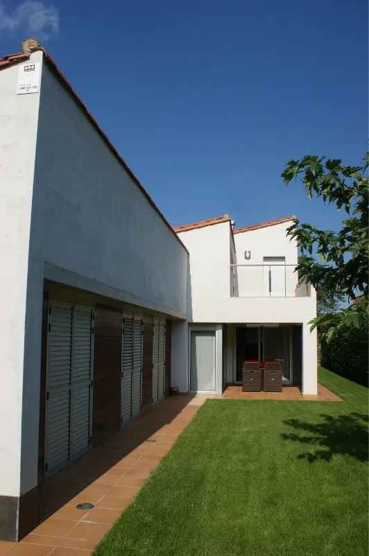 Habitatge unifamiliar Sant Joan de les Fonts Habitatge unifamiliar Sant Joan de les Fonts, estudi Prat & Simó