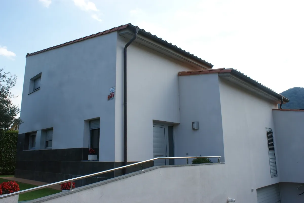 Habitatge unifamiliar Sant Joan de les Fonts Habitatge unifamiliar Sant Joan de les Fonts, estudi Prat & Simó